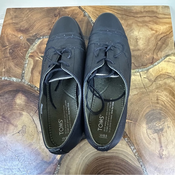Toms Black Leather Women's Oxfords - Picture 7 of 8